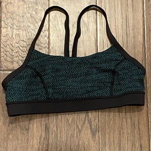 Size 8 & 10 Lululemon Green/Black Rise and Run Bra